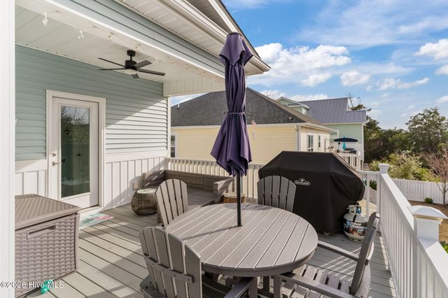 107 SE 44th Street, Oak Island, NC 28465