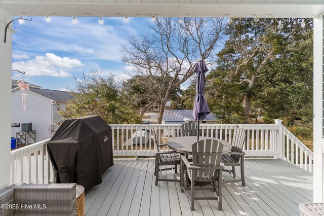 107 SE 44th Street, Oak Island, NC 28465