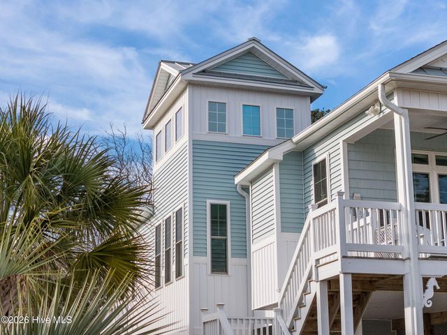 107 SE 44th Street, Oak Island, NC 28465