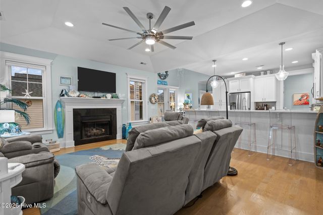 107 SE 44th Street, Oak Island, NC 28465