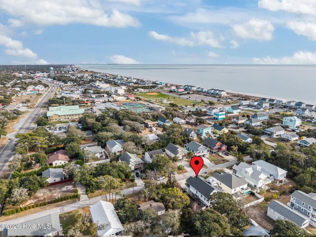 107 SE 44th Street, Oak Island, NC 28465