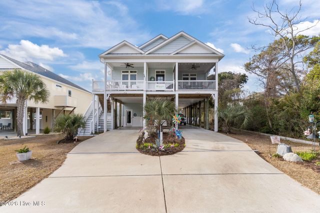 107 SE 44th Street, Oak Island, NC 28465