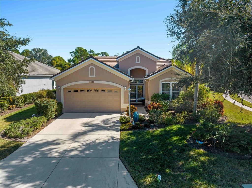 8419 WHISPERING WOODS COURT, Lakewood Ranch, FL 34202