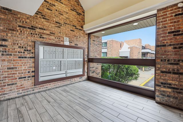 1806 Hemlock Place 102, Schaumburg, IL 60173