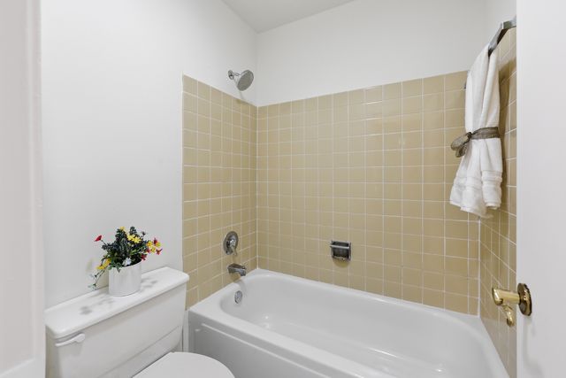 1806 Hemlock Place 102, Schaumburg, IL 60173