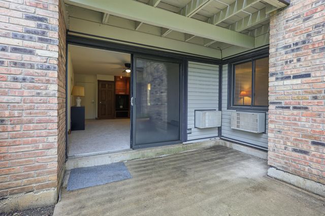 1806 Hemlock Place 102, Schaumburg, IL 60173