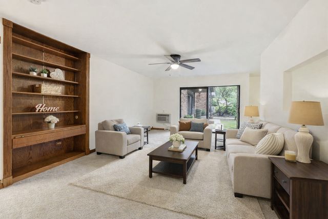 1806 Hemlock Place 102, Schaumburg, IL 60173