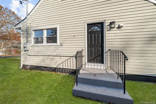 78 Carr Lane, Coram, NY 11727