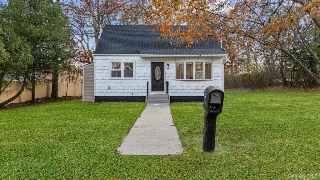 78 Carr Lane, Coram, NY 11727