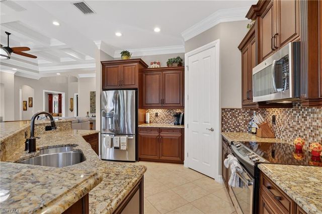 7352 Lantana WAY, Naples, FL 34119