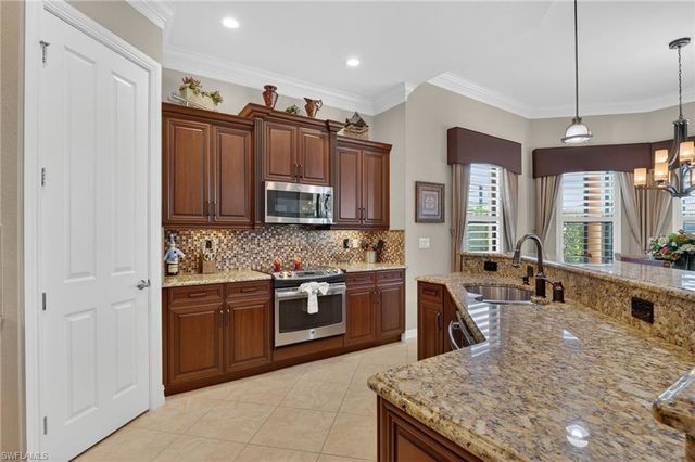 7352 Lantana WAY, Naples, FL 34119