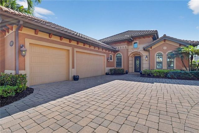 7352 Lantana WAY, Naples, FL 34119