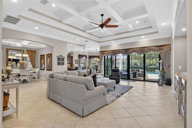 7352 Lantana WAY, Naples, FL 34119