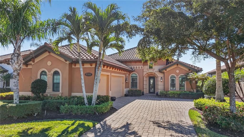 7352 Lantana WAY, Naples, FL 34119