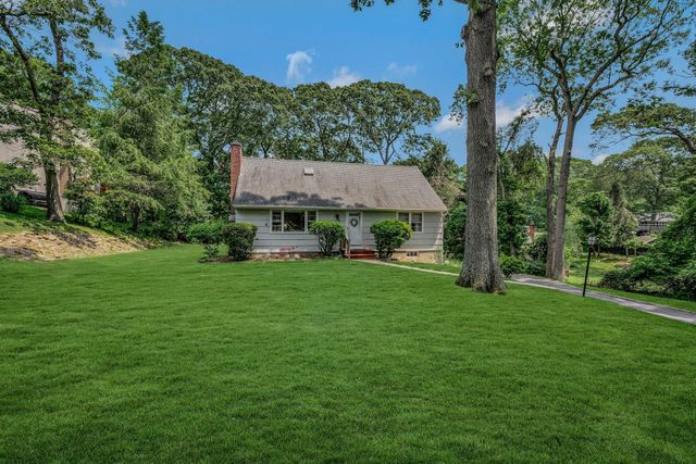 39 Dartmouth Road, Shoreham, NY 11786