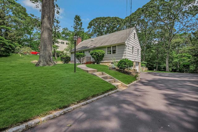 39 Dartmouth Road, Shoreham, NY 11786