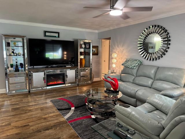 5817 La Pinata Boulevard B-1, Greenacres, FL 33463