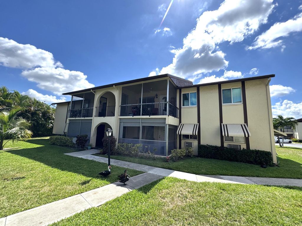 5817 La Pinata Boulevard B-1, Greenacres, FL 33463