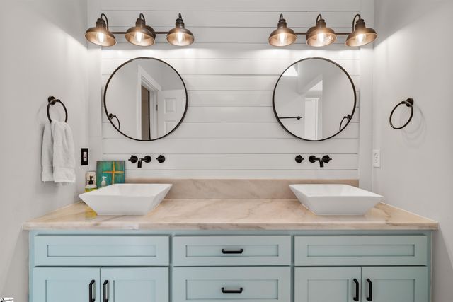 7 Crosswinds Way, Greer, SC 29650