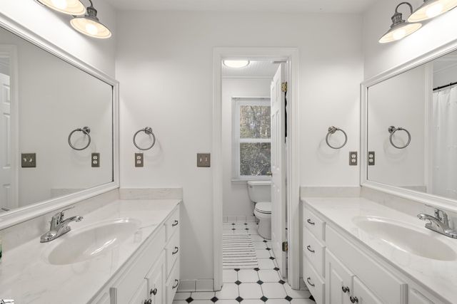 7 Crosswinds Way, Greer, SC 29650