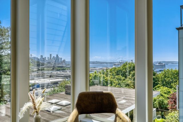 2337 W Plymouth Street, Seattle, WA 98199