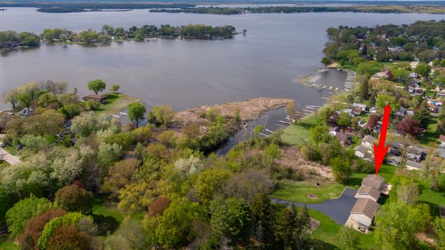 36851 N Kerwin Lane, Ingleside, IL 60041