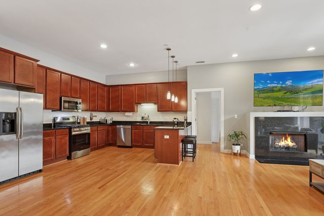 6425 W Touhy Avenue 2B, Chicago, IL 60646