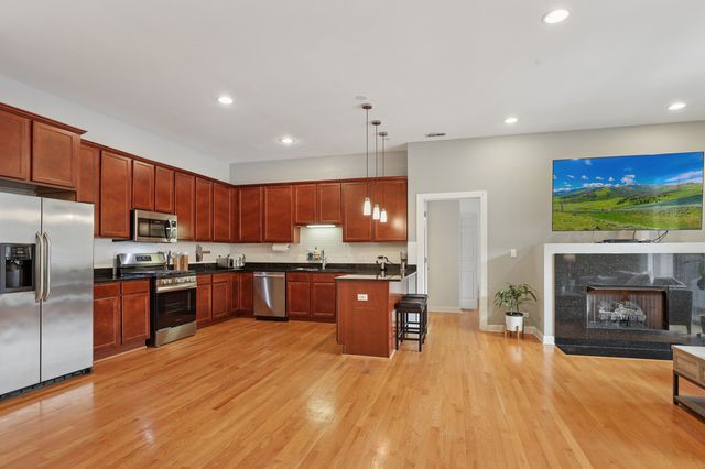 6425 W Touhy Avenue 2B, Chicago, IL 60646