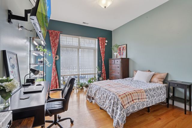 6425 W Touhy Avenue 2B, Chicago, IL 60646