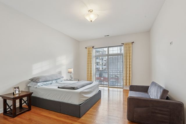 6425 W Touhy Avenue 2B, Chicago, IL 60646