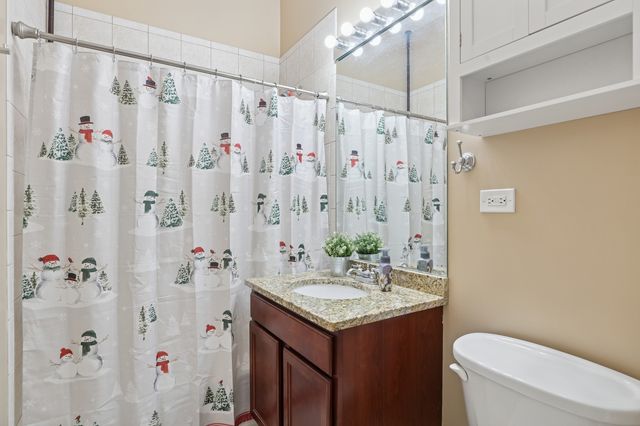 6425 W Touhy Avenue 2B, Chicago, IL 60646