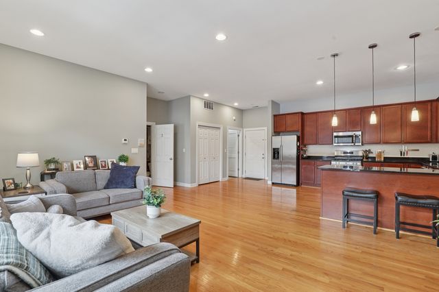 6425 W Touhy Avenue 2B, Chicago, IL 60646