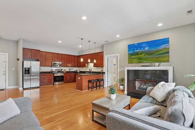 6425 W Touhy Avenue 2B, Chicago, IL 60646