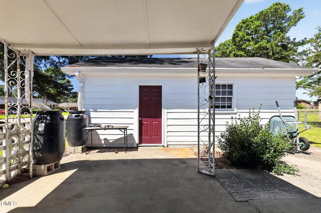 502 Crestview Avenue SW, Wilson, NC 27893