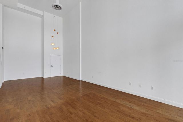 1990 MAIN STREET 4, Sarasota, FL 34236