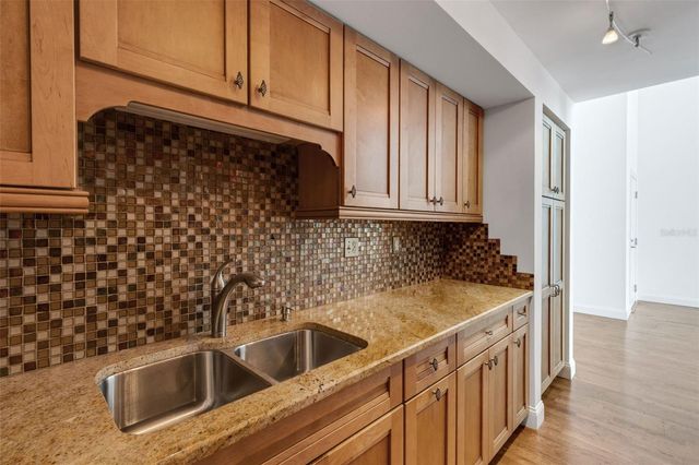 1990 MAIN STREET 4, Sarasota, FL 34236