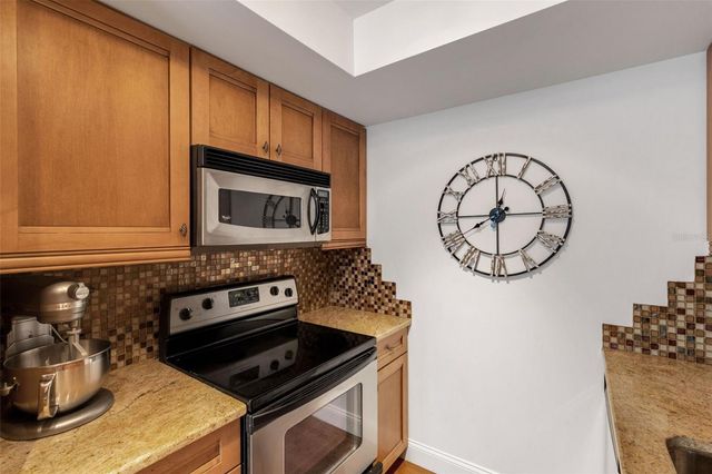 1990 MAIN STREET 4, Sarasota, FL 34236