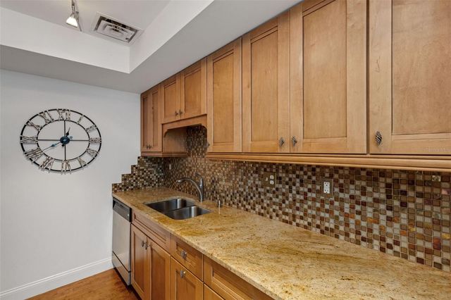 1990 MAIN STREET 4, Sarasota, FL 34236