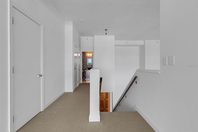 1990 MAIN STREET 4, Sarasota, FL 34236