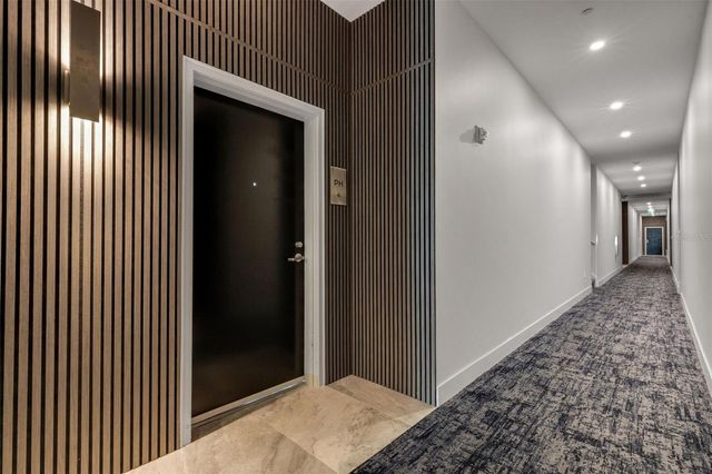 1990 MAIN STREET 4, Sarasota, FL 34236