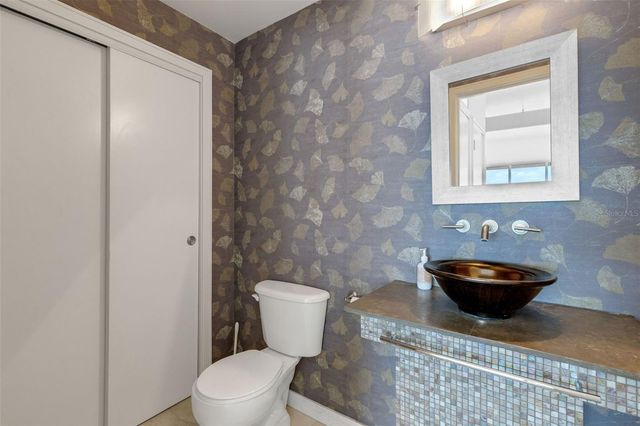 1990 MAIN STREET 4, Sarasota, FL 34236