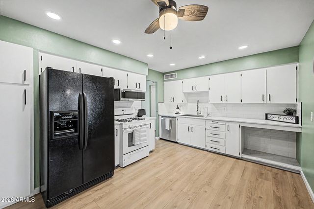 2045 W CHOLLA Street, Phoenix, AZ 85029