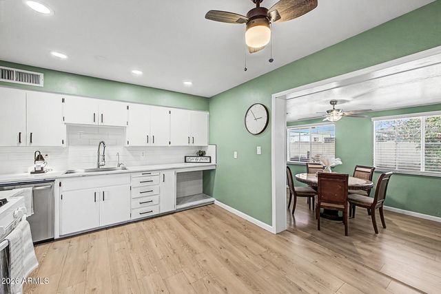 2045 W CHOLLA Street, Phoenix, AZ 85029