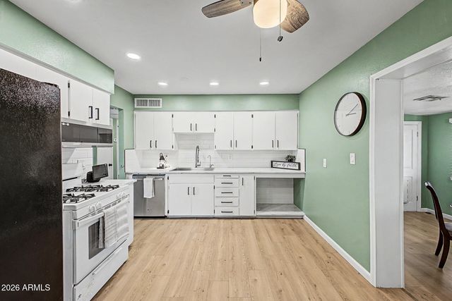 2045 W CHOLLA Street, Phoenix, AZ 85029