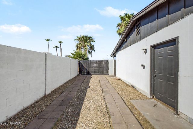 2045 W CHOLLA Street, Phoenix, AZ 85029