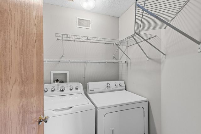 9121 Scarlet Globe Drive, Eden Prairie, MN 55347