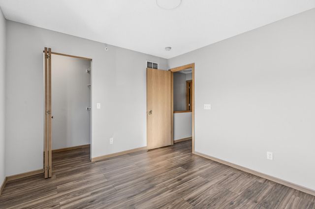 9121 Scarlet Globe Drive, Eden Prairie, MN 55347