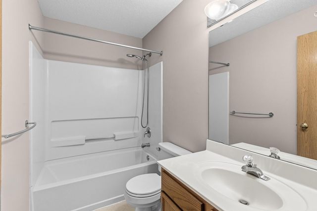 9121 Scarlet Globe Drive, Eden Prairie, MN 55347