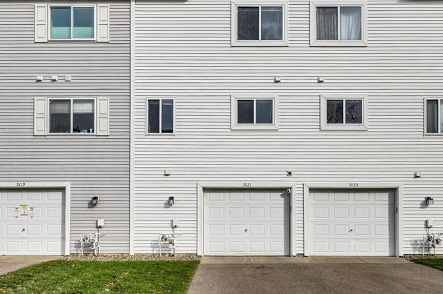 9121 Scarlet Globe Drive, Eden Prairie, MN 55347