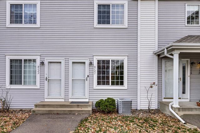 9121 Scarlet Globe Drive, Eden Prairie, MN 55347